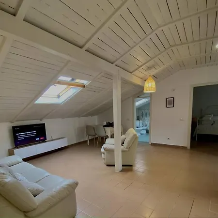 公寓 Cozy Attic With Terrace *