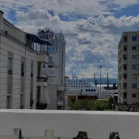 아파트 Cozy Attic With Terrace